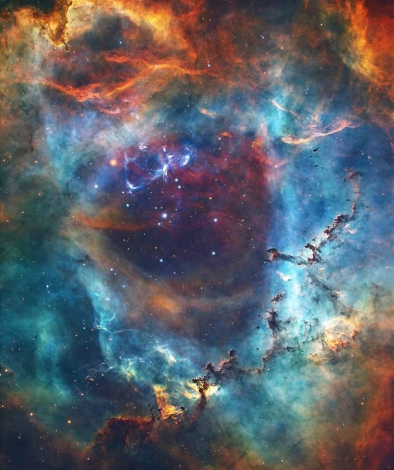 konstructivizm's tweet photo. Here is a close-up of the Rosette Nebula! 🌌

It is a vast emission nebula located approximately 5,200 light-years away.

🔭 The image was taken by amateur astrophotographer Luka Bartek. https://t.co/9s5xHmxb6z