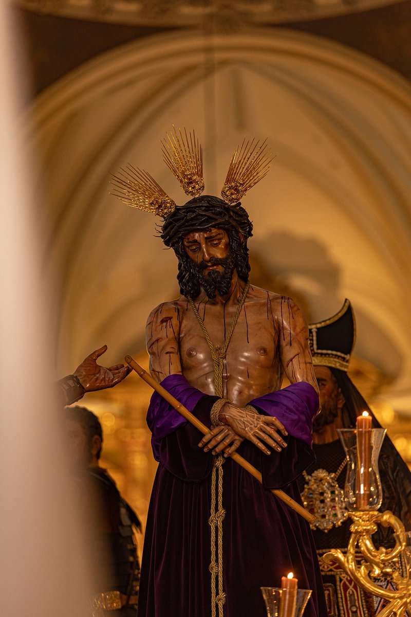 HdadHumildad's tweet photo. ✝️ #EVANGELIO |

«El que siembra la buena semilla es el Hijo del Hombre; el campo es el mundo; la buena semilla son los ciudadanos del reino; la cizaña son los partidarios del maligno; el enemigo que la siembra es el diablo; la cosecha es el fin del tiempo, y los segadores los ángeles. Lo mismo que se arranca la cizaña y se quema, así será el fin del tiempo: el Hijo del Hombre enviará sus ángeles y arrancarán de su reino a todos los corruptos y malvados y los arrojarán al horno encendido; allí será el llanto y el rechinar de dientes. Entonces los justos brillarán como el sol en el reino de su padre. El que tenga oídos, que oiga.»

(San Mateo 13, 24-43)

@Pvictoriamalaga

#CofradíasMLG