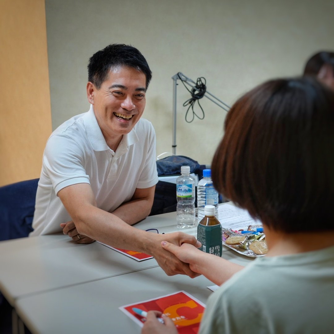 kotarotatsumi's tweet photo. Ｑ．国会議員のやりがいは？
Ａ．弱い立場に置かれている人の声を議会に届け、ええ答弁が引き出せたときにやりがいがあります。
Ｑ．なんで共産党に入ったの？
Ａ．反戦の思いを、本気で戦争を止めようと頑張っていた政党に重ねた。
など、会場の質問にも時間の許す限りお答え🙂創立104年の党に、お2人の仲間が増えました！