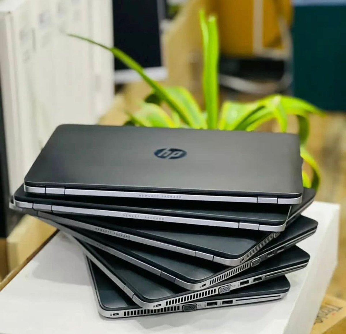 aes_store's tweet photo. Hp Elitebook 840 G2
Core i5
8gb ram
500gb hard disk storage 
3hrs+ battery 🔋 
Windows 10pro
Comes with an original charger 🔌 

At ugx 850k https://t.co/ObG6rxPTZF