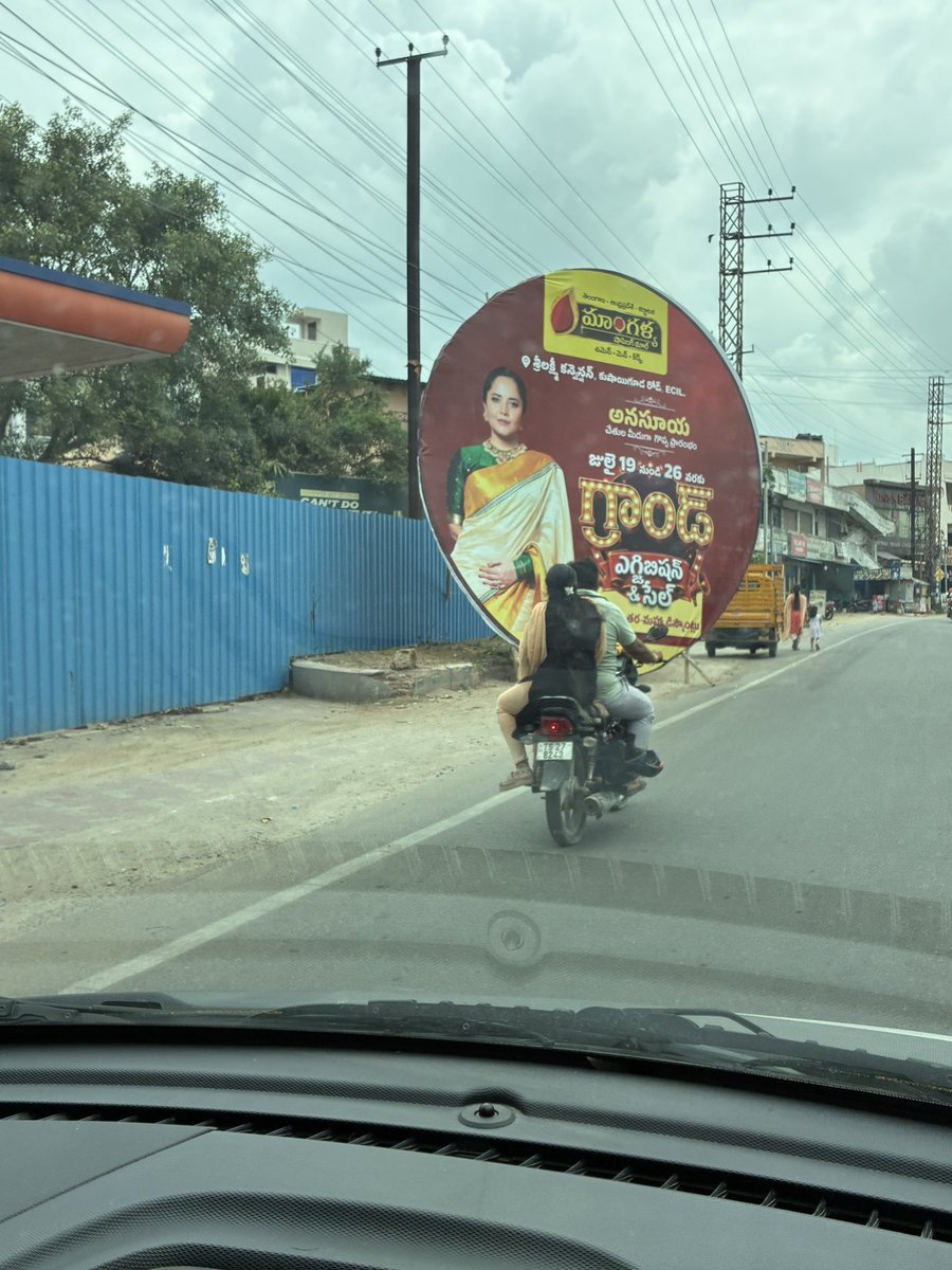SureshKumarAkk1's tweet photo. illegal flex banners placed along roads by Mangalya Shopping Mall in @DcGhatkesar @Dc_Keesara @DC_Kapra are creating serious inconvenience and posing a major safety risk to the public and motorists.

During heavy winds and rains, these banners can collapse onto the road, potentially causing fatal accidents.

I urge @GHMCOnline and the concerned Municipal authorities to immediately remove these illegal flex banners and take strict action against those responsible.

@ZC_Uppal @zc_malkajgiri @MCMalkajgiri @trafficpsjnrrck @CollectorMdl @MalkajgiriCop @AcpMalkajgiri @Keesaraps @the_hindu @HiHyderabad @swachhhyd @Ravi_1836 @sselvan @revathitweets @VijayGopal_ @CEC_EVDM @Hyderabad_Mail @DigitalMediaTG @TOIHyderabad @TeluguScribe @TelanganaToday @CoreenaSuares2
