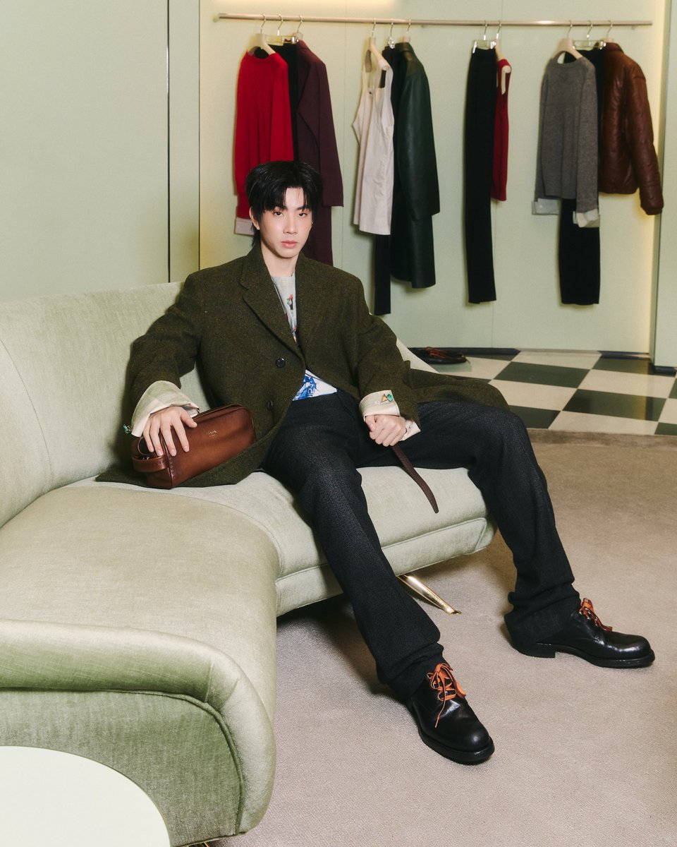offgun_family's tweet photo. Archaeologies of thought.🦖
@off_tumcial   

📸 IG : tumcial  

#Prada 
#Pradafw26
#ออฟจุมพล #OffJumpol https://t.co/uQ0kAU2Myt