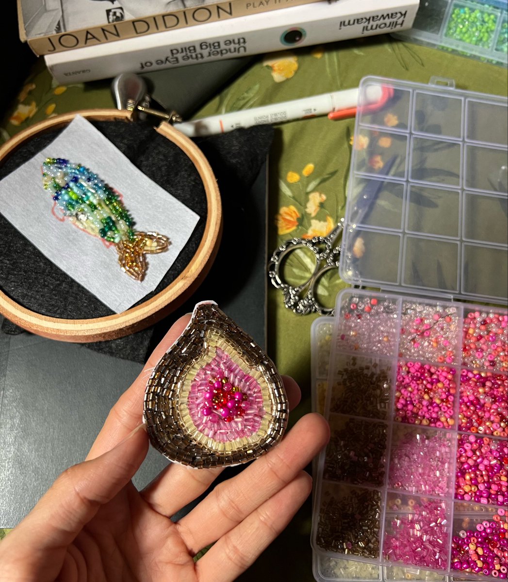 rosyy_8's tweet photo. This weekend I’m teaching myself how to embroider with beads and it’s so fun https://t.co/oGoZjjrtzG