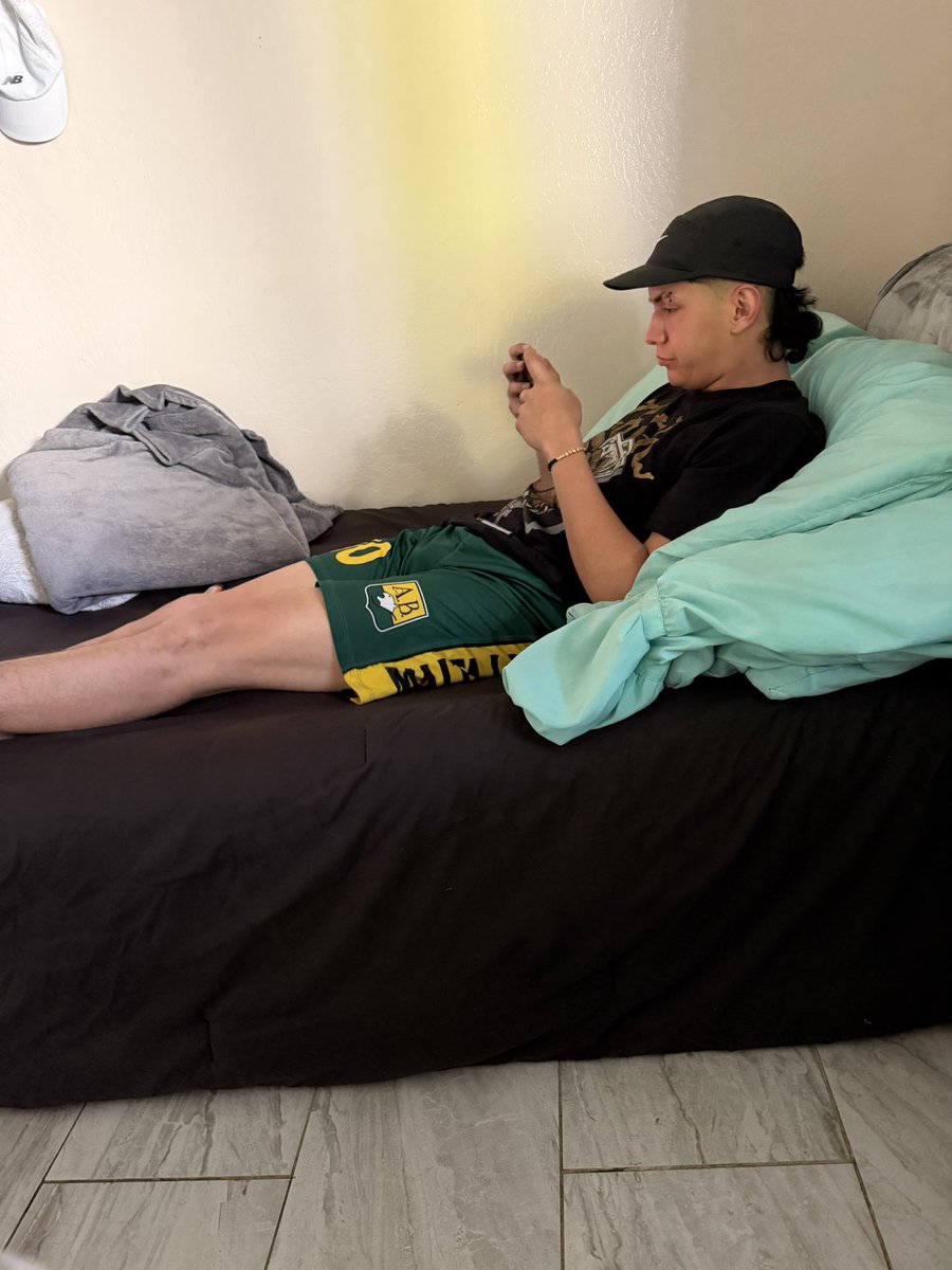 AmericanCA20's tweet photo. Rico hombrecito #spycamera #gay #spycam https://t.co/sjCNQJpMoi