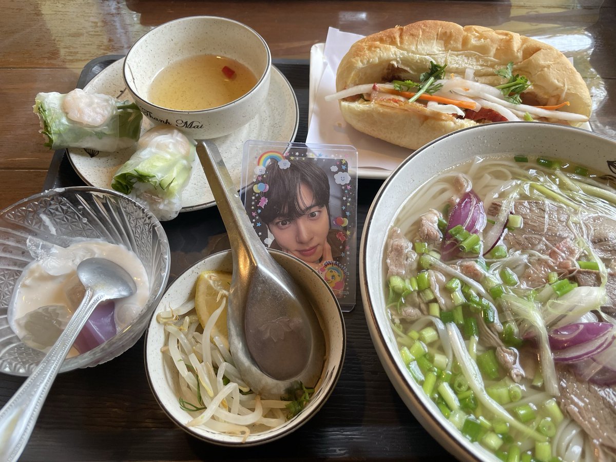 0330euw6's tweet photo. フォー&amp;バインミー💕💕
タロ芋のチェー💕
あー💕全て美味しい😋🤤

大好きゴンチャ💕

ウヌ💜の🎬🎫ウリウリマンネちゃんにお願いして買っといてもらったけど
どこで観ればいいのか…上映するとこ近くにない😭今から悩みまくり😢😢
＃フォーandバインミー
＃チェー
＃ファーストライド https://t.co/uPCBoUDPKW