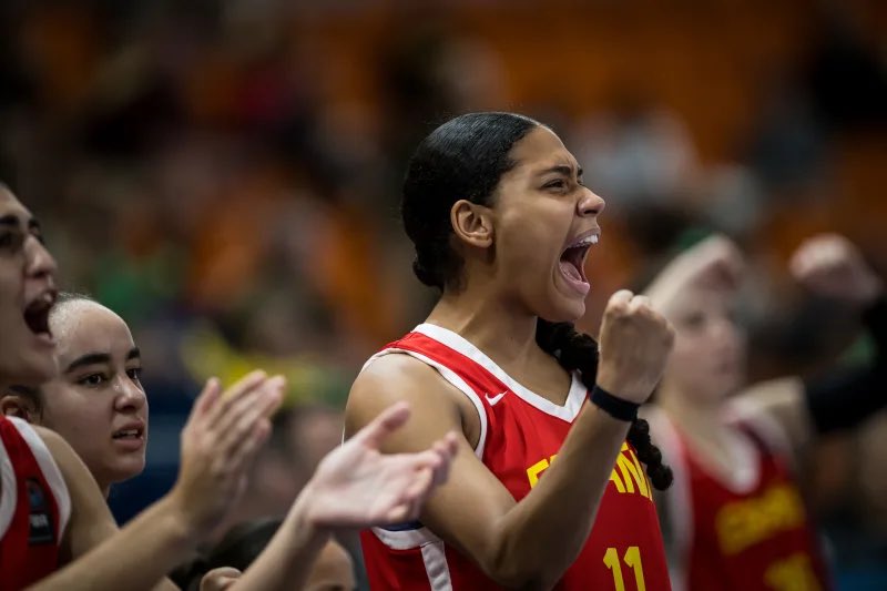 CoviranChapman's tweet photo. 🇪🇸 La Selección española U17 femenina, en la que está Elia Pérez, canterana de la Fundación CB Granada, disputa hoy la final del Mundial, a las 20:15 horas, ante Estados Unidos. https://t.co/YHPWYFCGlS