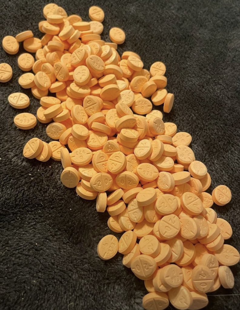 mobileplug447's tweet photo. Got gas ⛽️ pills 💊 mushrooms 🍄 carts 🛒 snow ❄️ white beans 🫘 
HMU best deals #satx #latino #sanantonio #teen #freak #gym #fitness #lean #body #muscle #straight #texas #atx #hmu https://t.co/y9tfgeLTTV