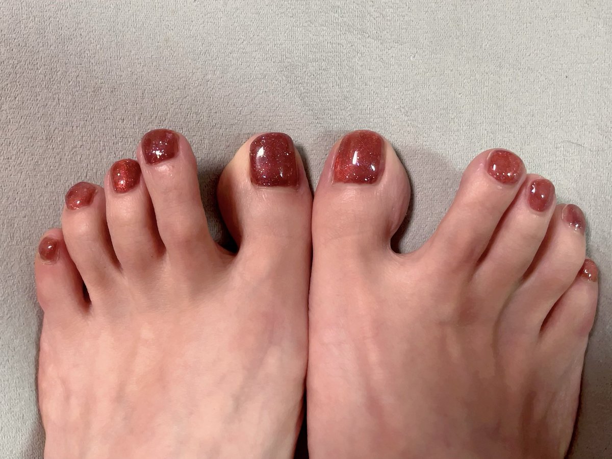 QlPlmy's tweet photo. 今日はセルフでフットネイル変えて〜👡
てさ、これディープレッドなんやけど（ジェルカラー名）
テラコッタにしか見えへん私の目はおかしいのか？🙃

晩ご飯は焼きうどん〜

彼っ氏は今日も仕事やって
🐶「あかんーしぬー🫠」だそう😅 https://t.co/3jqGO1i1w2