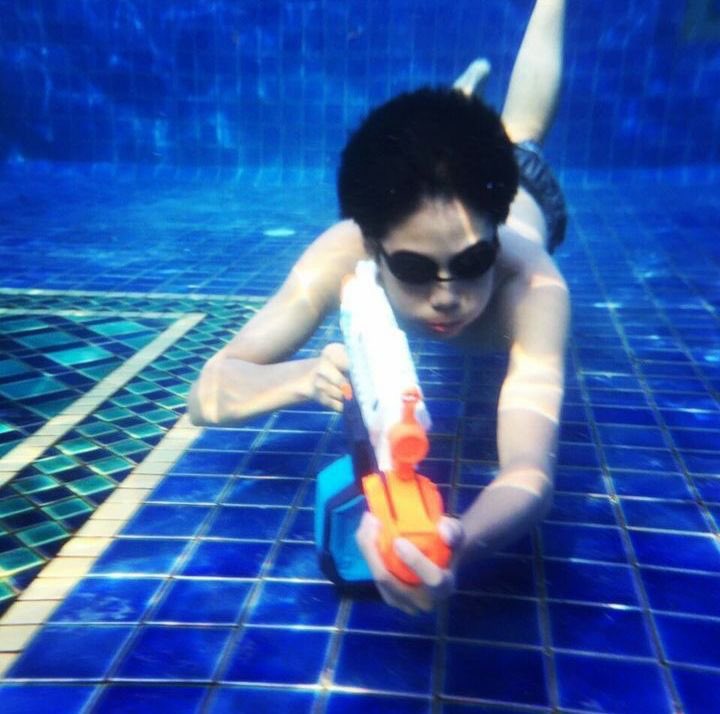 _bbyh3artpw's tweet photo. เอนดูไอตัวเล้กนี่มากเยยอะ หม่าม้าบอกว่าชอบเล่นน้ำชอบไปเที่ยวทะเล(แต่ไม่ชอบนั่งเรือ) ดูจิ รูปตอนเปนจิ๋วก้มีแต่รูปว่ายน้ำ ต้องชอบเล่นน้ำมากแน่ๆ เลย ฮื้อ ㅠㅠㅠㅠㅠㅠㅠㅠ เก่งจังตุวแค่นี้เอง 🌊🌊 https://t.co/0hfQ6BU53p