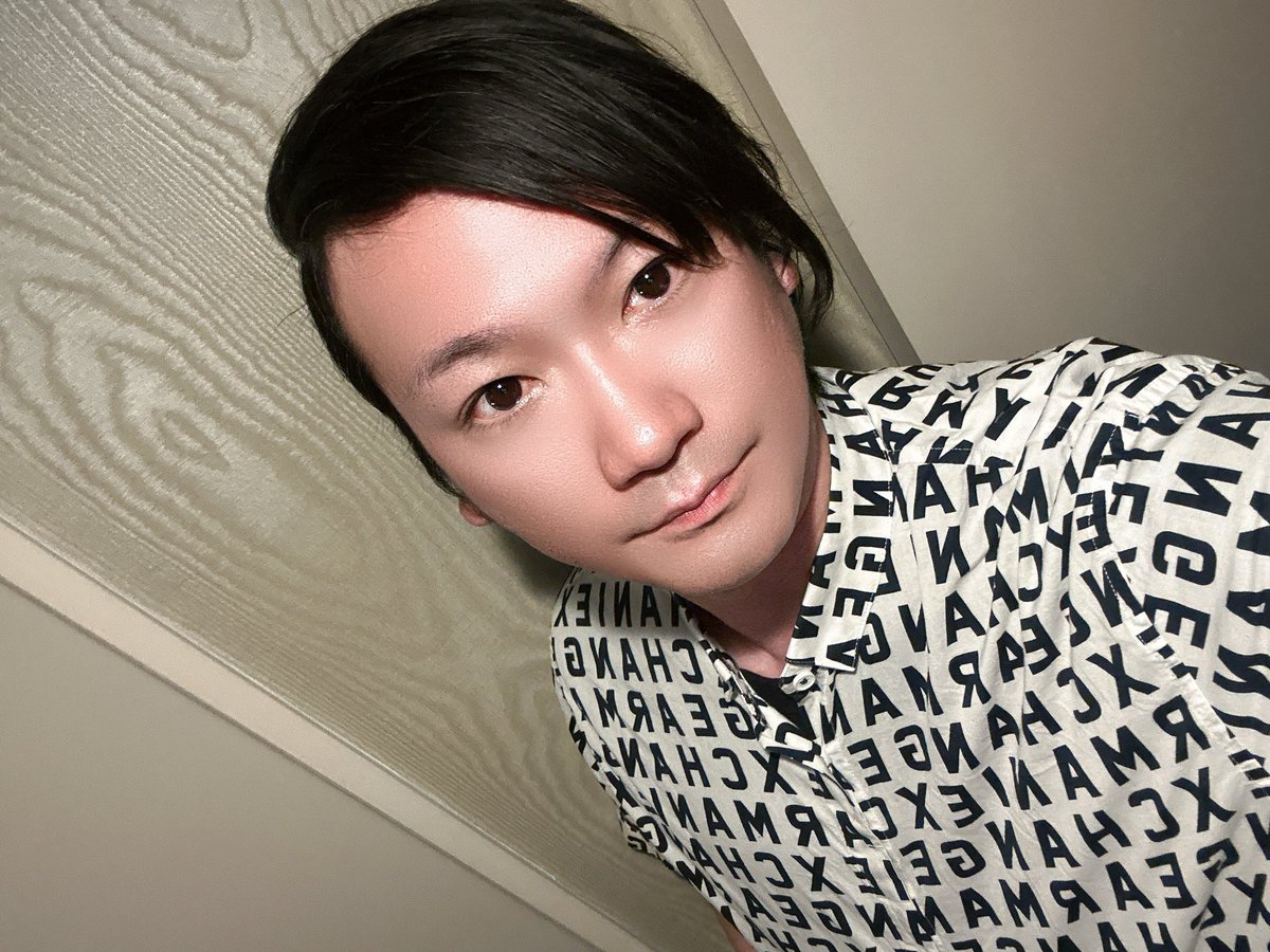 Ryuho_S's tweet photo. 久しぶりにちゃんと格好つけたと言うか髪の毛をセットした。

今日はモダンコメコメズで福島ライブ。

モダンコメコメズは今年はライブは1.2回やれれば良いかなと思ったら毎回評判が良いようでライブする度にお誘いを頂ける様になってびっくりしております。ありがたいね。

今日もぶちかまします。 https://t.co/xObio0r7ii