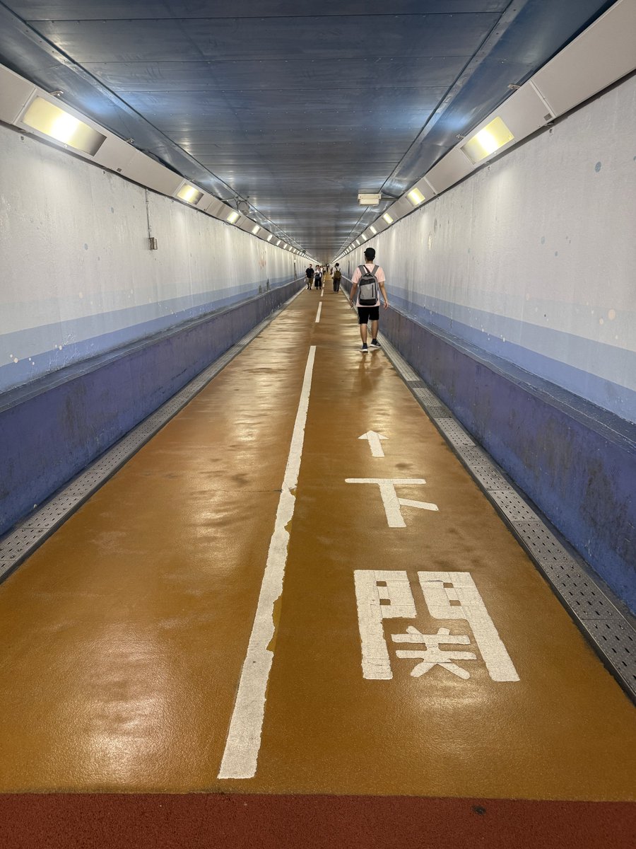 payaya_tabi's tweet photo. 関門トンネル人道

初めて歩きました🚶🚶‍♀️
700mなのでそんなに長く無いですが、外の猛暑で疲れ果ててからの湿気がキツかったです笑

門司港→関門海峡めかり(レトロ観光線)→関門トンネル人道(徒歩)→下関駅(バス)→小倉(JR)

こんな感じで一周しました🌀 https://t.co/TT146ANSJ1