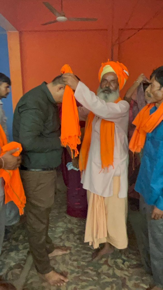 105ankit's tweet photo. माँ जन्मभूमि राजा का ताजपुर में विराजमान गुरु गोरखनाथ जी के प्रमुख शिष्य गोगा जी महाराज के यज्ञ एवं विशाल भंडारे में रहने का सौभाग्य प्राप्त हुआ।

लोकमान्यता व लोककथाओं के अनुसार गोगाजी को साँपों के देवता के रूप में भी पूजा जाता है। गोगा जी महाराज की जय हो https://t.co/yfrp8MPasA