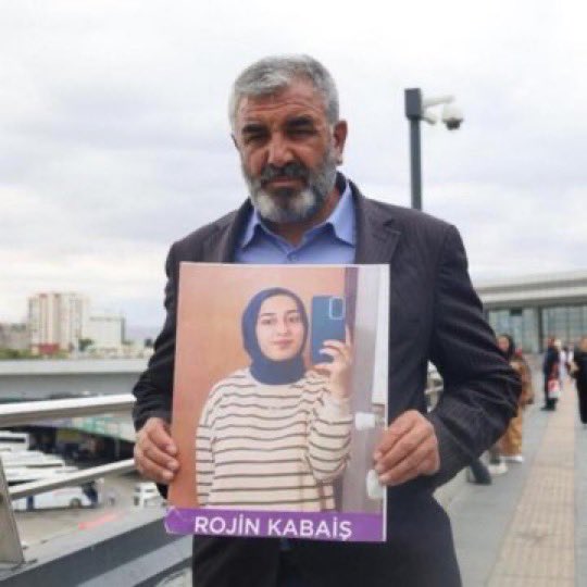HVMHaber's tweet photo. Rojin Kabaiş'in kıyafetlerinde DNA incelemesi yapılmadığı ortaya çıktı. 

Avukat Abdurrahman Karabulut, delillerin karartıldığını belirterek resmi başvuruda bulundu.

(Halk TV) https://t.co/CH9nJ67FCR