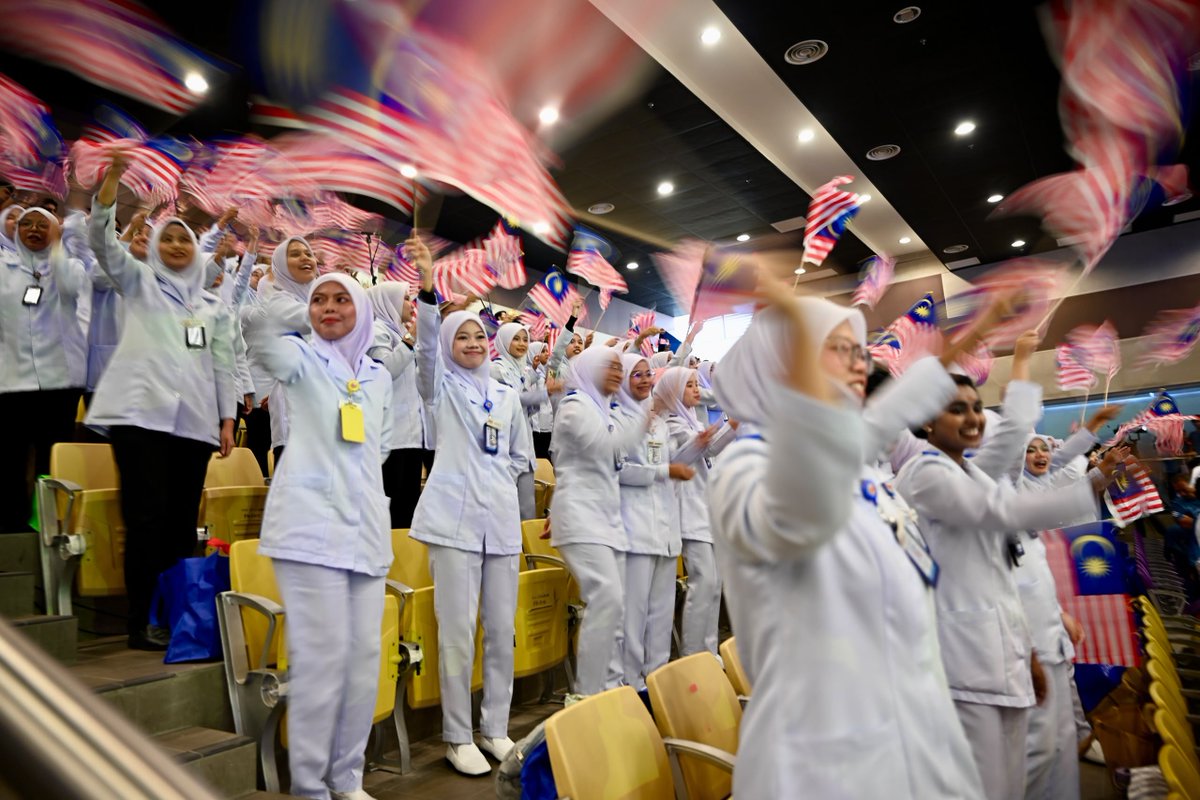 JPenerangan's tweet photo. 🇲🇾 Majlis Peluncuran Bulan Kebangsaan dan Kibar Jalur Gemilang 2026 berlangsung dengan penuh kemeriahan di Institut Latihan Kementerian Kesihatan Malaysia Sultan Azlan Shah (ILKKM SAS), Perak. https://t.co/nksStcLmra