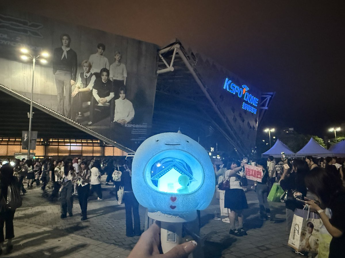 400_clover's tweet photo. 𝟤𝟨𝟢𝟩𝟣𝟪
𝖪𝖭𝖮𝖢𝖪 𝖮𝖭 𝖵𝗈𝗅.𝟤 🇰🇷🚪🤌🏻

初めての渡韓、ソウルコン本当に大変だったこともあったけどボネクドを全面に浴びれられて本当に幸せでした ᵕ ̫ ᵕ̩̩ https://t.co/1VQ3QsfDeF