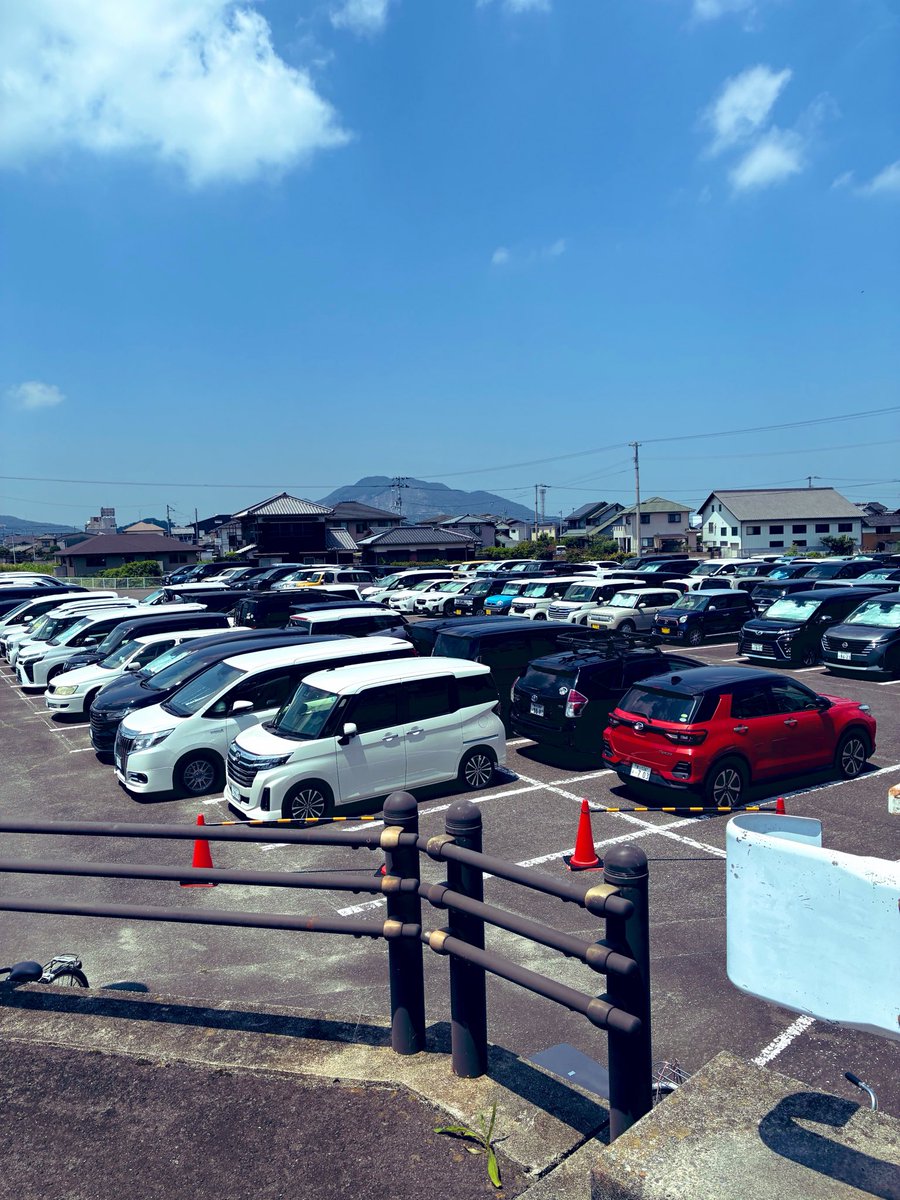 sinn_656's tweet photo. 五年連続で近所の市民プールにソロ入場。もはや毎年恒例✨

うちから水着で出発し1時間流れるプールと波が出るプールを交互に楽しむ。

子供の頃のプールは冷たくて長く入れなかったケド最近はいつまでも使ってられますな。暑すぎ。 https://t.co/sRI1cR4gTK