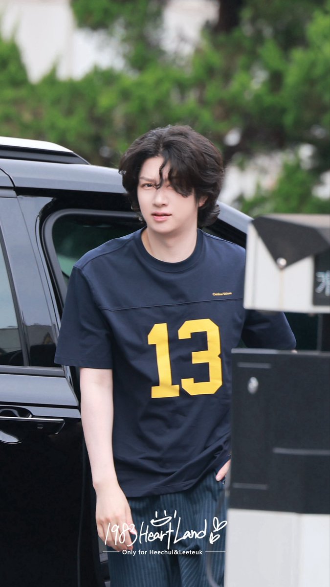 hipchul's tweet photo. heechul's been glowing for more than 40 years and somehow keeps getting prettier https://t.co/ANSM7xzOVo