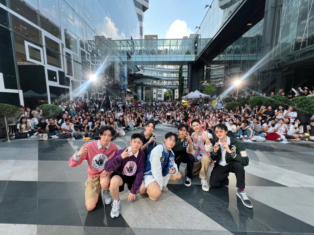 ProjectAlphaTH's tweet photo. ไหนใครมาเชียร์พวกเรากันบ้างครับบบ🙌  #AlphaNewClan1stHappening https://t.co/WNUZ1WmlUF