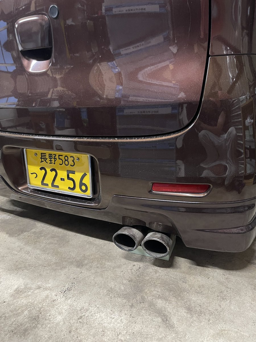 kenty_14R's tweet photo. 職場の先輩が昔ワゴンRかなんかに使ってたリアピースもらった✌️オーバル型でデュアルなので好こ!
センターにするか、右側にするか悩む😕
どっちが良いと思いますかね
まあどっちみちもったいないけどスズスポスポイラー出口加工しないとだけど😅
#mg22s #mf22s #スズキスポーツ https://t.co/Ad2QuiOW2X