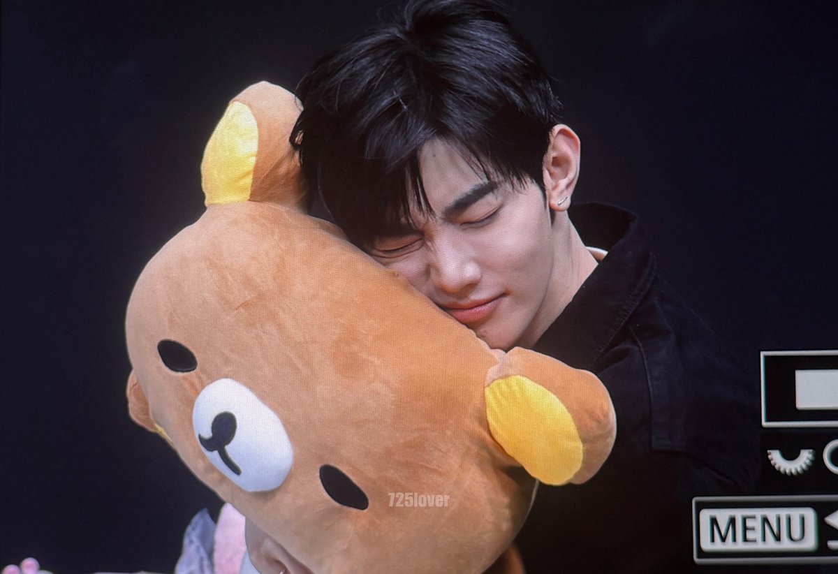 725lover's tweet photo. 260719 #장하오 
애교너므많아💞 https://t.co/EZfwaWL8nT
