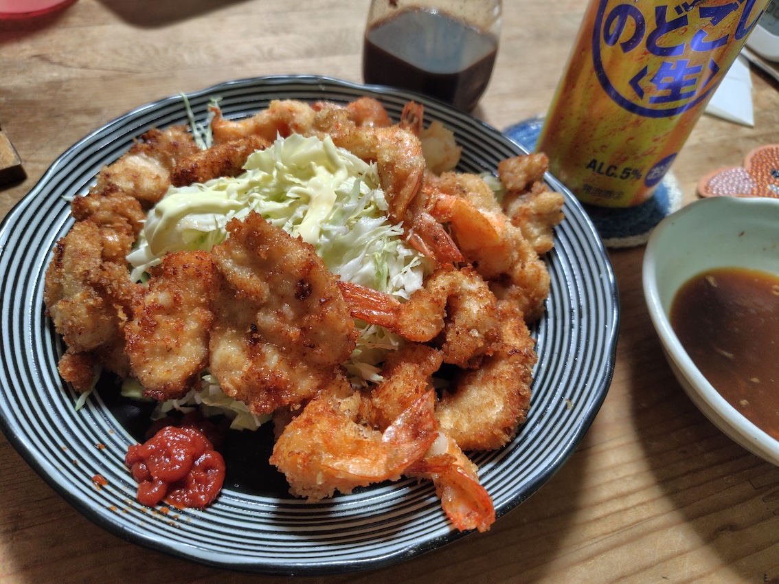 genpatiro's tweet photo. エビフライとチキンフライでビール飲むよー https://t.co/cI9IqDsPwh