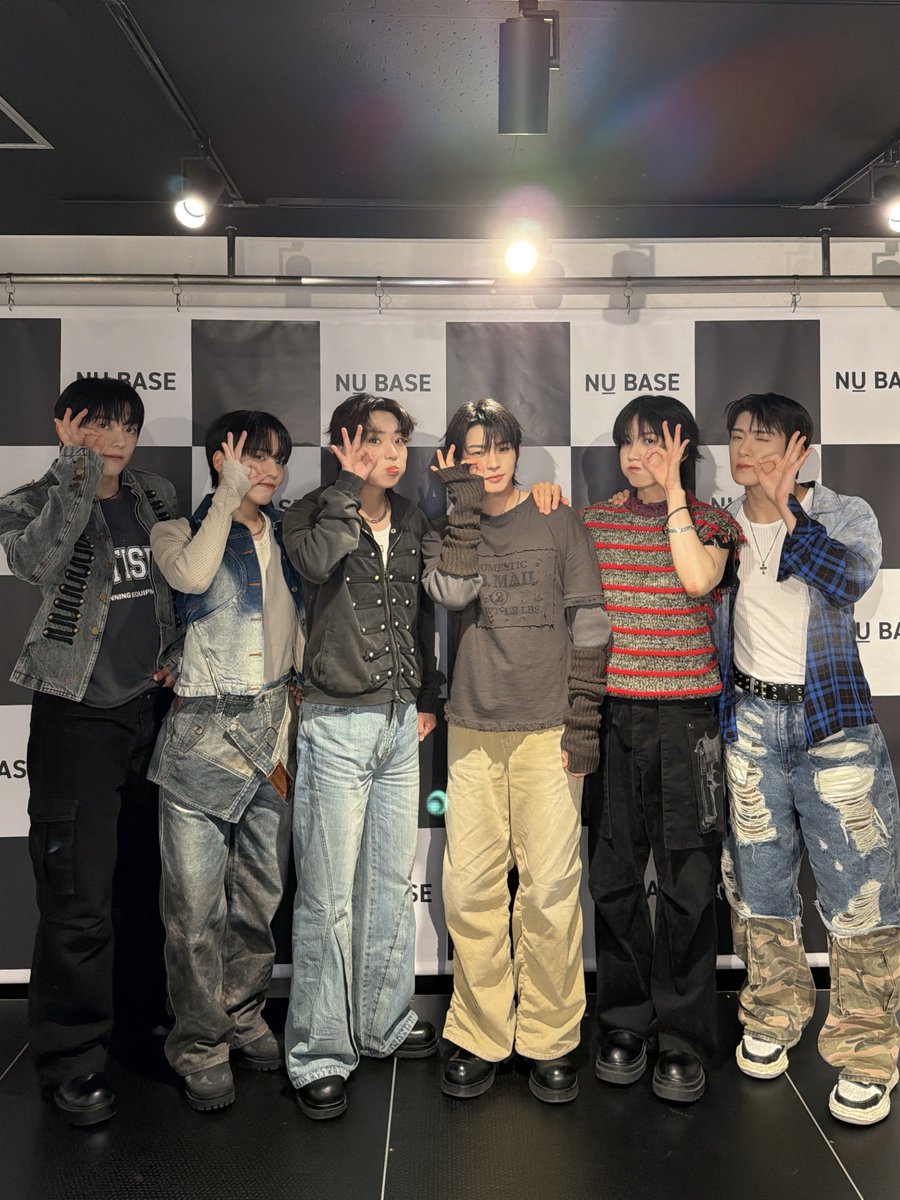 ONF_offcl's tweet photo. 260719
TOWER RECORDS UMEDA NU CHAYAMACHI

❤️🧡💜🖤💚💙💡

#온앤오프 #ONF
#TOWERRECORDS https://t.co/i1J4EUAq7f