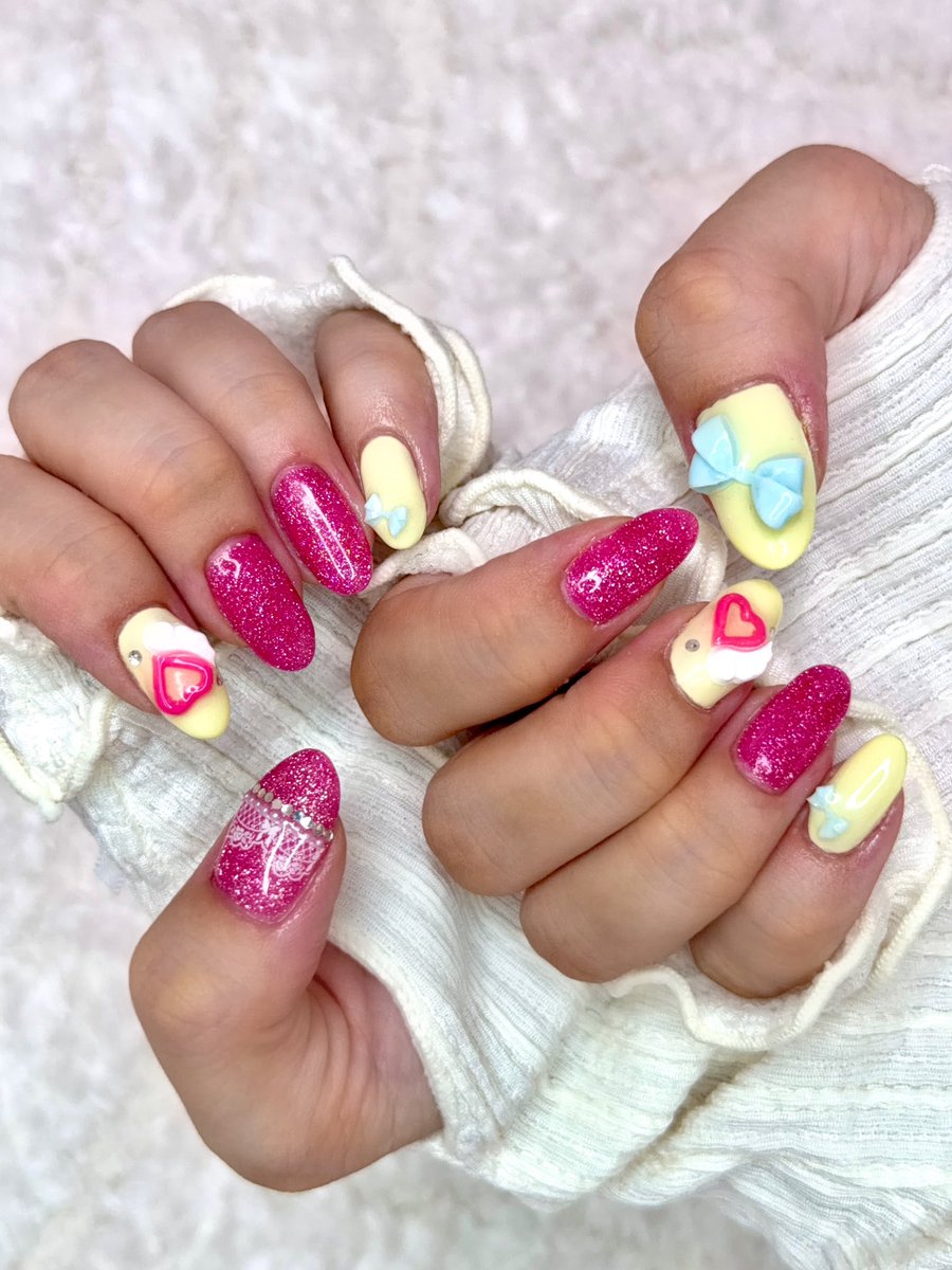 paddynails's tweet photo. ネイル今回はととちゃんモチーフにした🪓🎀

 #さしすせ魂　
#にじさんじネイル https://t.co/4J5f9Elnpc