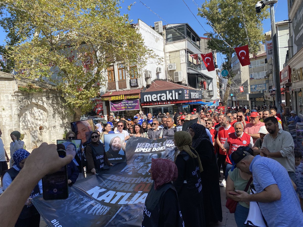 solpartigebze's tweet photo. Dilovası İşçi Katliamı ailelerinin Kent Meydanı'nda yaptığı Adalet Nöbeti'nin 6. haftasında sokaktayız!

• Kamu Görevlileri Dahil Bütün Sorumlulular Derhal Yargılansın!

#DilovasıİçinAdalet https://t.co/tyURnC958l