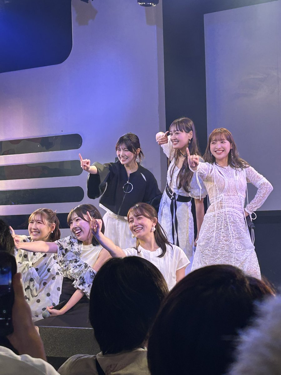 mnmkwyk's tweet photo. 劇場曲とかも聴きたかったなぁなんて思いつつ、当時と変わらず？当時以上に？仲良くパフォーマンスしてる6人はほんとにエモすぎた！
ずっと仲良くしててほしい☺️
#14年目の同期�� https://t.co/oV8uVF4NMX