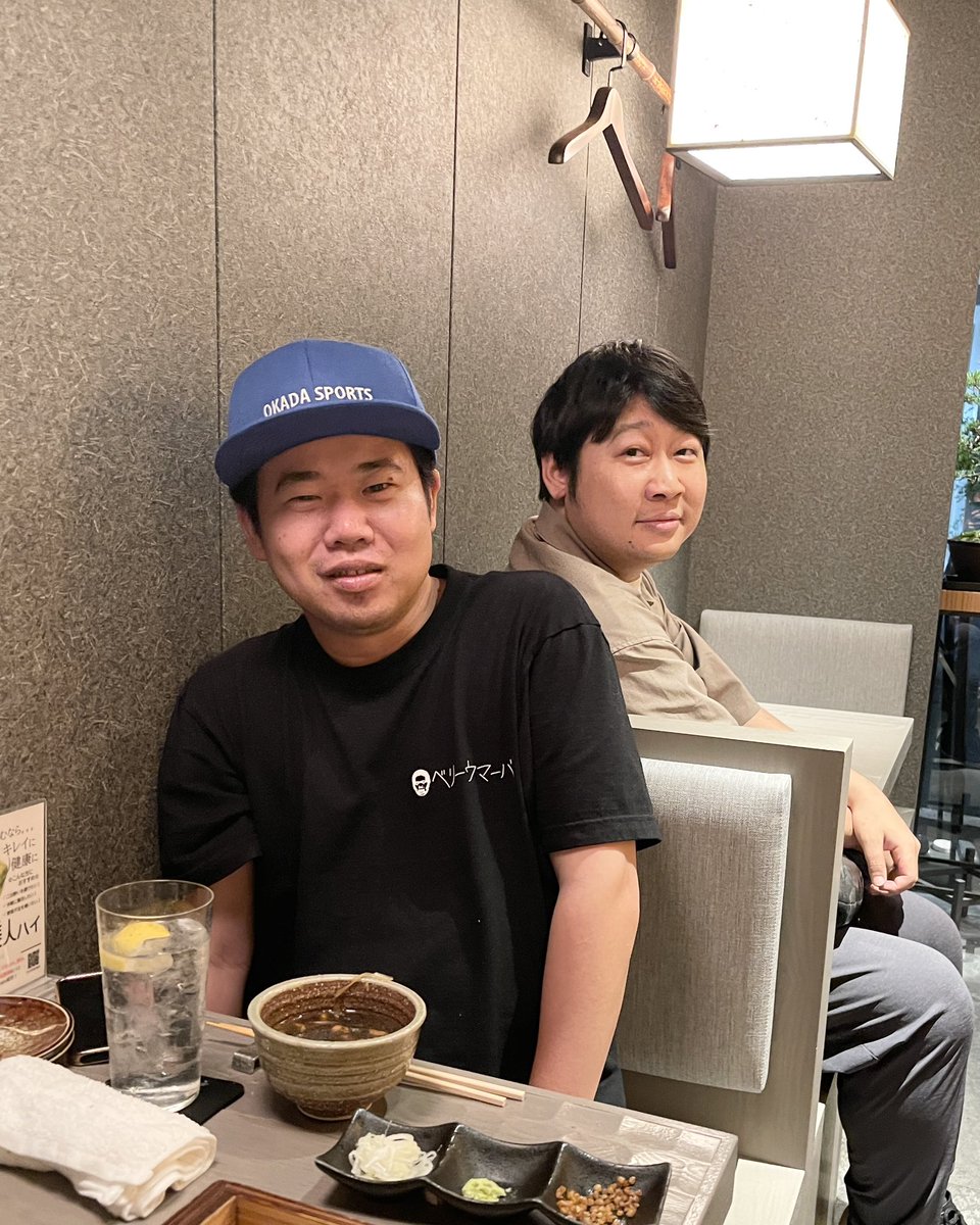 zyasuoki's tweet photo. @o_mj23 岡田さんと鳥山さんが2人でやってる「自意識過剰なふたり」の告知で使われる写真はだいたい私が撮ってたりします。この辺全部そうです。3人でよく飲み行くのに3人で映った写真はなかなかない。 https://t.co/HuMZa5mkrs