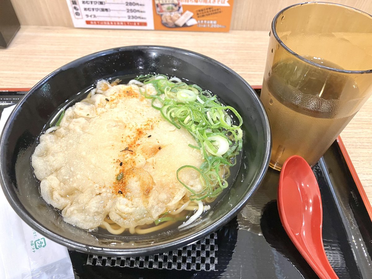 99_kaku's tweet photo. 風呂活に行き、そのあと初めてえきそばというやつを食べましたよ　この、飾り気のない素朴さ　シンプルにおいしい https://t.co/c2DdHXxRCh
