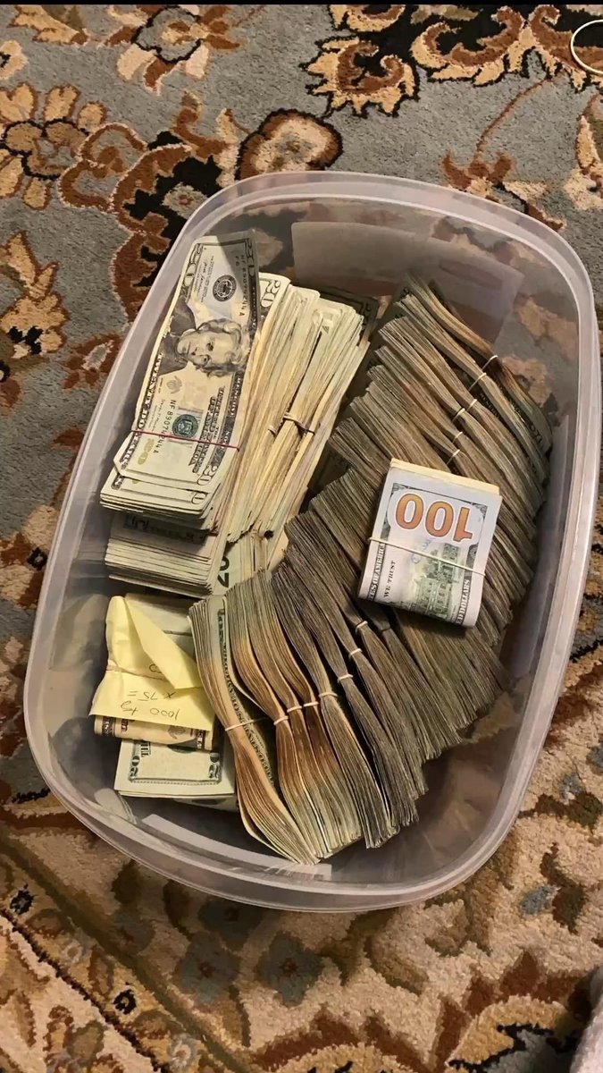 Maansi880317's tweet photo. If every dollar had to be spent in one place...
A) Education
B) Business
C) Family
D) Travel https://t.co/EfehInCIei