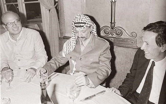 IPAZIA2025's tweet photo. 3. #RelataRefero

#RelataRefero Il movimento ISLAMISTA #Hamas fu creato da #Israele, per contrastare il movimento palestinese LAICO #AlFatah, guidato da #YasserArafat, che riscuoteva troppe simpatie in Occidente...🧐

di Antonio Ferrari (@ferrariant)

https://t.co/lehCChqFuK https://t.co/sYY2O0OFvT