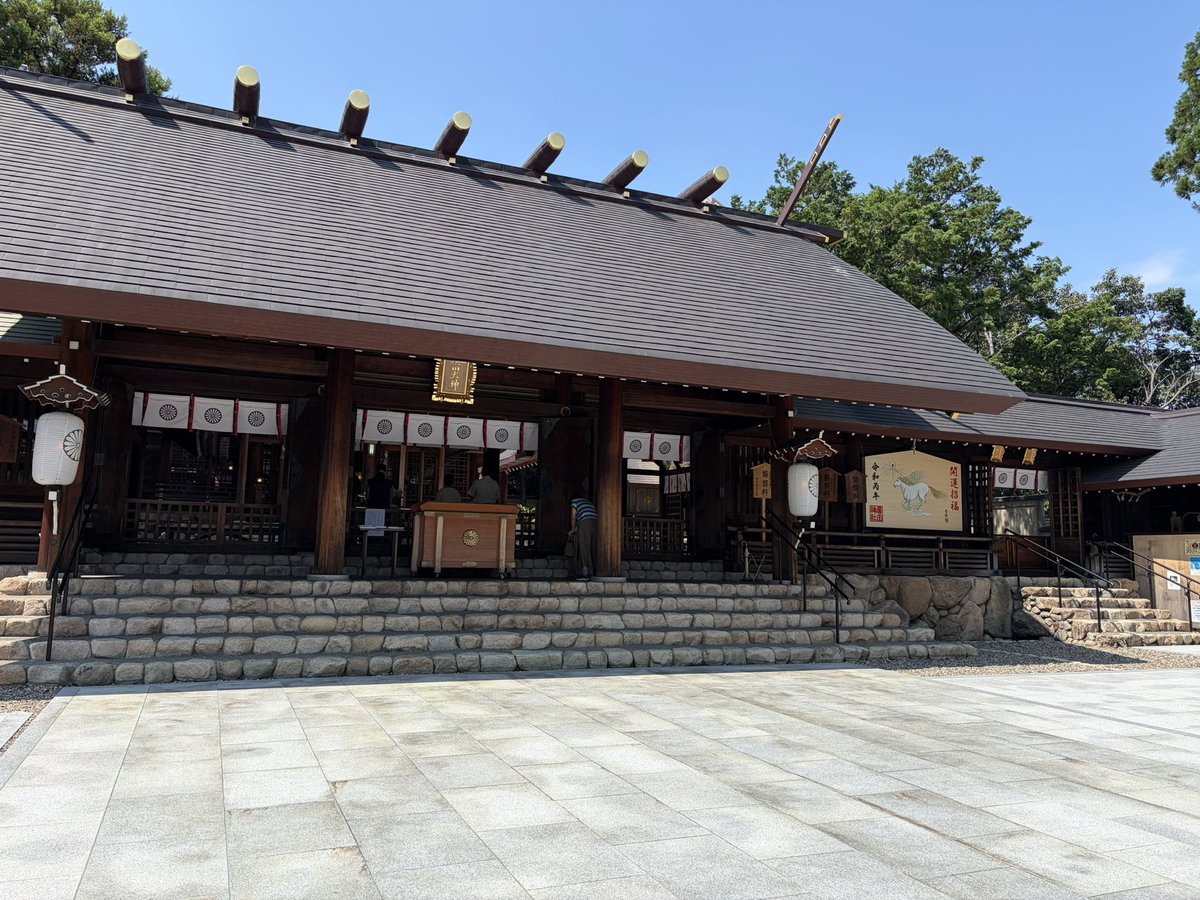 happapa42's tweet photo. 兵庫県西宮市の廣田神社⛩️
勝運・開運のご利益で有名で、阪神タイガースがシーズン前にご祈祷にいらっしゃるとか✨
ツツジで有名でそうで
御朱印は刺繍の御朱印を授かりました
#御朱印 
#御朱印巡り
#廣田神社 https://t.co/nOgEyh6ndH