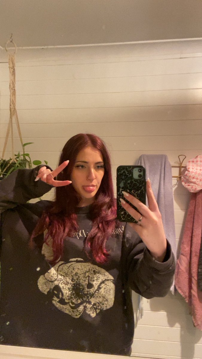 princesskess's tweet photo. Fall to ur knees before me UwU https://t.co/YqDM13WvT8