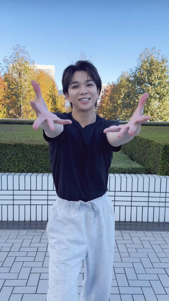 asa_shiomaru's tweet photo. 目一杯手を差し伸べて、なんなら顔掴もうとしてくれてんのかなって錯覚するような丸みを帯びていて
な これオタなのでまた増えて口角上昇
#マジぎゅんキミこそがその手の中 https://t.co/m54fYc12cs