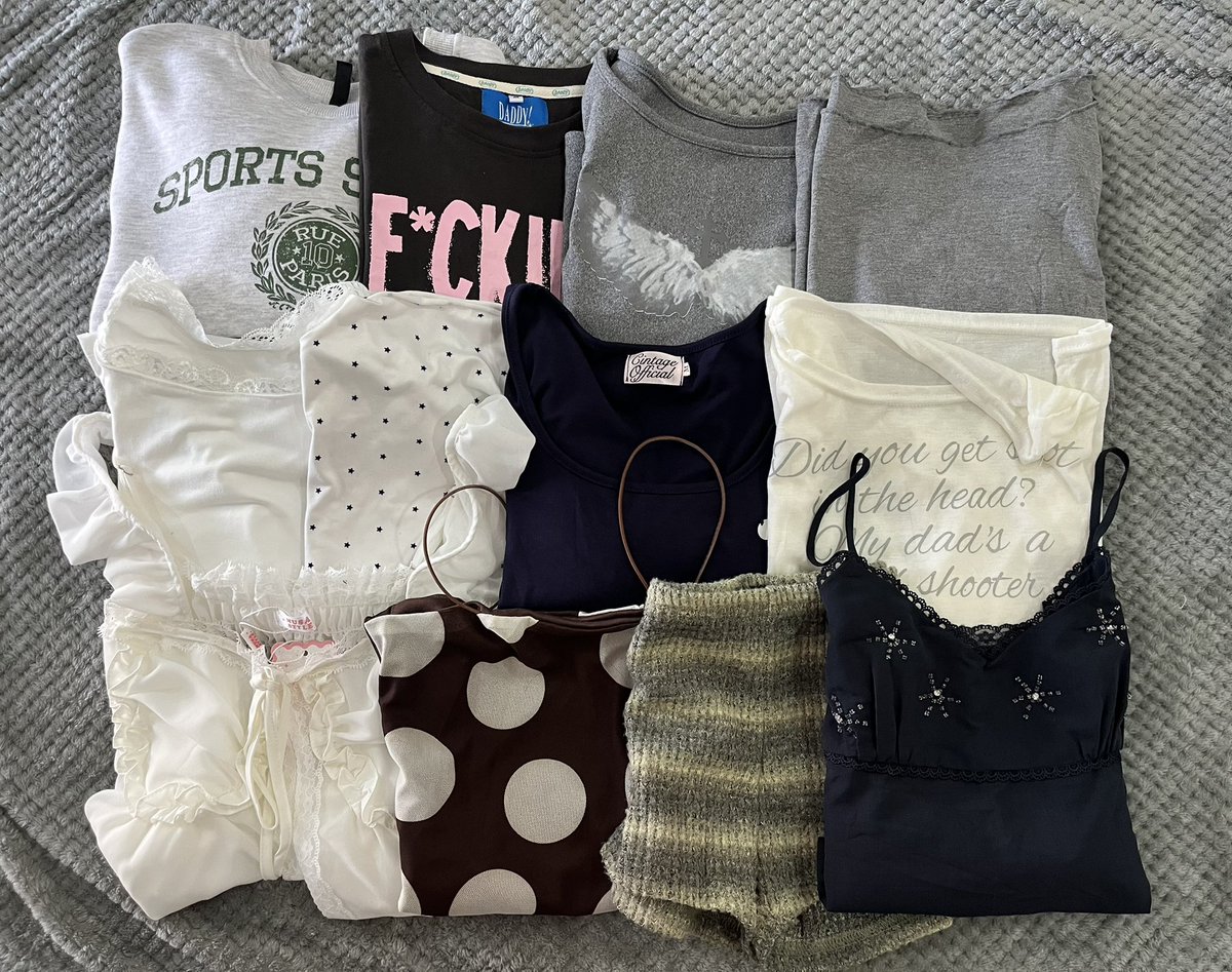 remembering_o's tweet photo. ปล่อยต่อเสื้อผ้าคับ shipping 40
𖧷 มีมากกว่าในรูปค่า🍒
ซื้อครบ 400 ส่งฟรีค่ะ

ลงวันที่ 25/07/69 14:00 ค่ะ
รี+ปัก ลด5บาทค่ะ💭
#ส่งต่อกระเป๋า #ส่งต่อcintage #ส่งต่อduex #ส่งต่อmerge #ส่งต่อเสื้อผ้า #ส่งต่อfallenangels #ส่งต่อstylist #ส่งต่อเสื้อผ้าแบรนด์ไอจี https://t.co/P6ZylcpeCz
