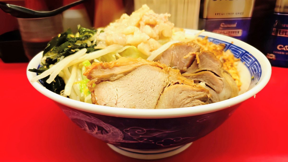 iacorporation's tweet photo. ラーメン二郎中山駅前店
つけ味冷や汁なし 生卵 Mr.オクラver.梅 ﾆﾝﾆｸﾔｻｲｱﾌﾞﾗﾜｶﾒ

先週冷や汁なし行けなかったけど今週も限定続くよね？ゲリラ豪雨で並びなし、ゲリラトッピングのネギ塩ワカメあり。nkym15年間の中で3回くらい？しか経験してない自分だけの1ロット1杯有難く頂戴した。 https://t.co/DCxNrm4aJ1