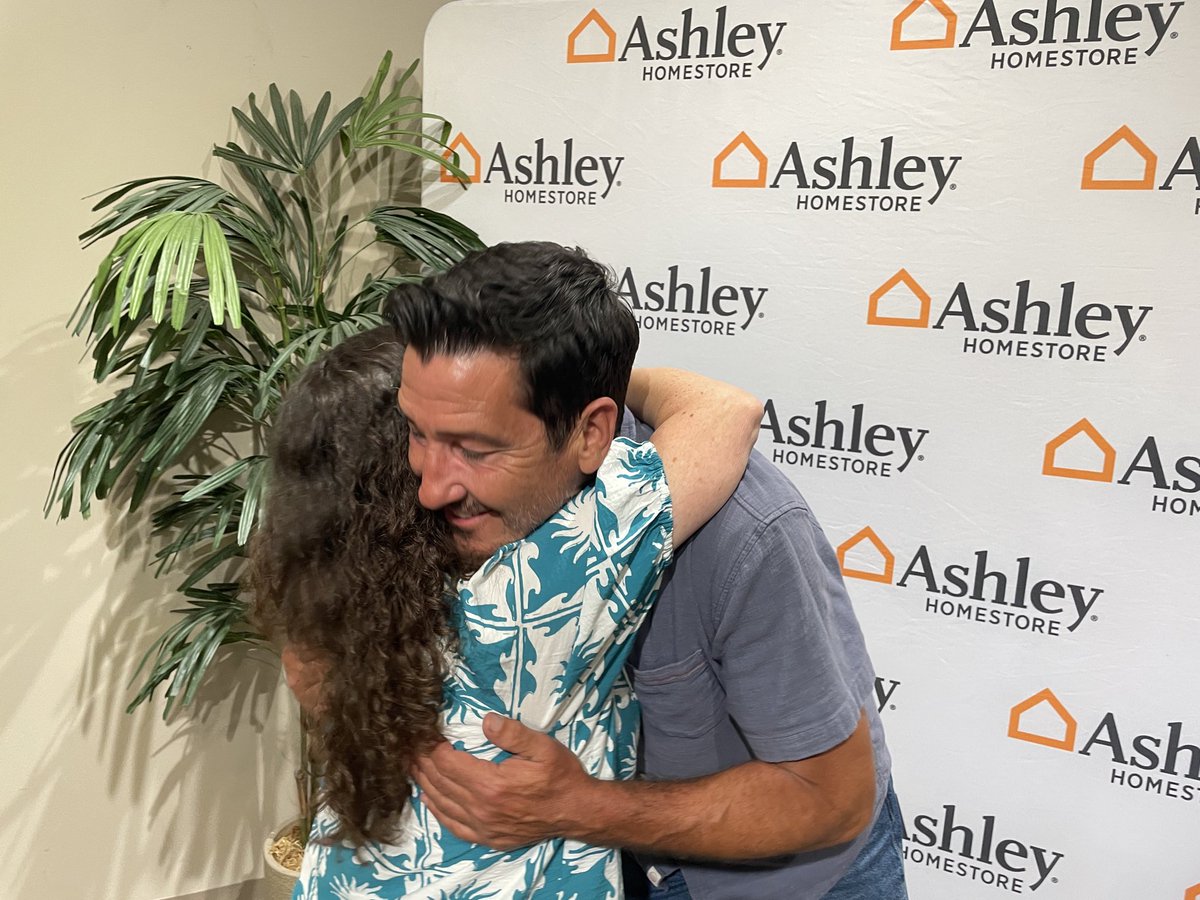 TenaciousDani's tweet photo. Another dream day! @hgtv @AshleyHomeStore https://t.co/X2AXPbGOlS