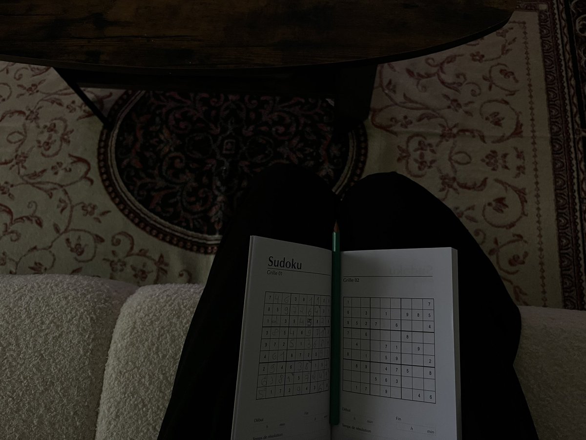 GJ504__b's tweet photo. je commence un carnet de sudoku 😀 https://t.co/jNM91PnPqi
