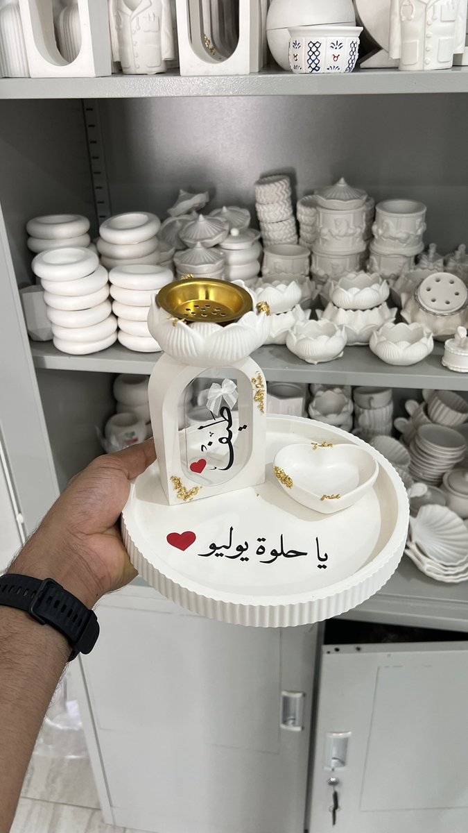 x_e56's tweet photo. تعالو اخبركم عن شي حلوو جداً من بنت اخوي الصغيره ... حبت تستغل اجازة المدرسه وعملت لكم توزيعات وبسعر رهيب جداً تخيلو ان هالتوزيعات والمباخر الاسعار تبدأ من ١٠٠ بيسه الى ٤٠٠ بيسه فقط؟؟؟؟ 

شوفو انا وعدتها اني اروح اصورلها وانشرلها واحس محتاج اقوى رتويت وتعليقات تدعموها فيه 🌚🌚🌚 https://t.co/CTb1zt9PIg