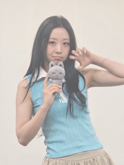 apoteez's tweet photo. wooyonyang ONE OF THE GIRLS ♥️ https://t.co/ypPNyhEwjE