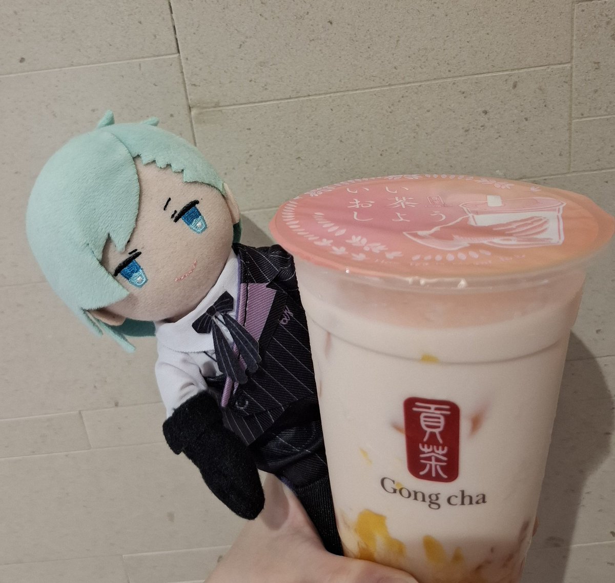 Miku_utpr0807's tweet photo. 用事を片付けた後にゴンチャの桃飲んできた🍑 https://t.co/FMqo7QjaYD
