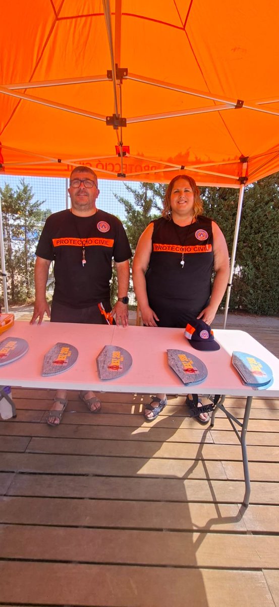 AvpcVilafant's tweet photo. Aquest matí som presents a la piscina municipal de Vilafant amb motiu de l'activitat dels inflables per a la mainada, vetllant per la seguretat i el bon desenvolupament de la jornada.
@AjVilafant 
@semgencat https://t.co/PKLianvlBB