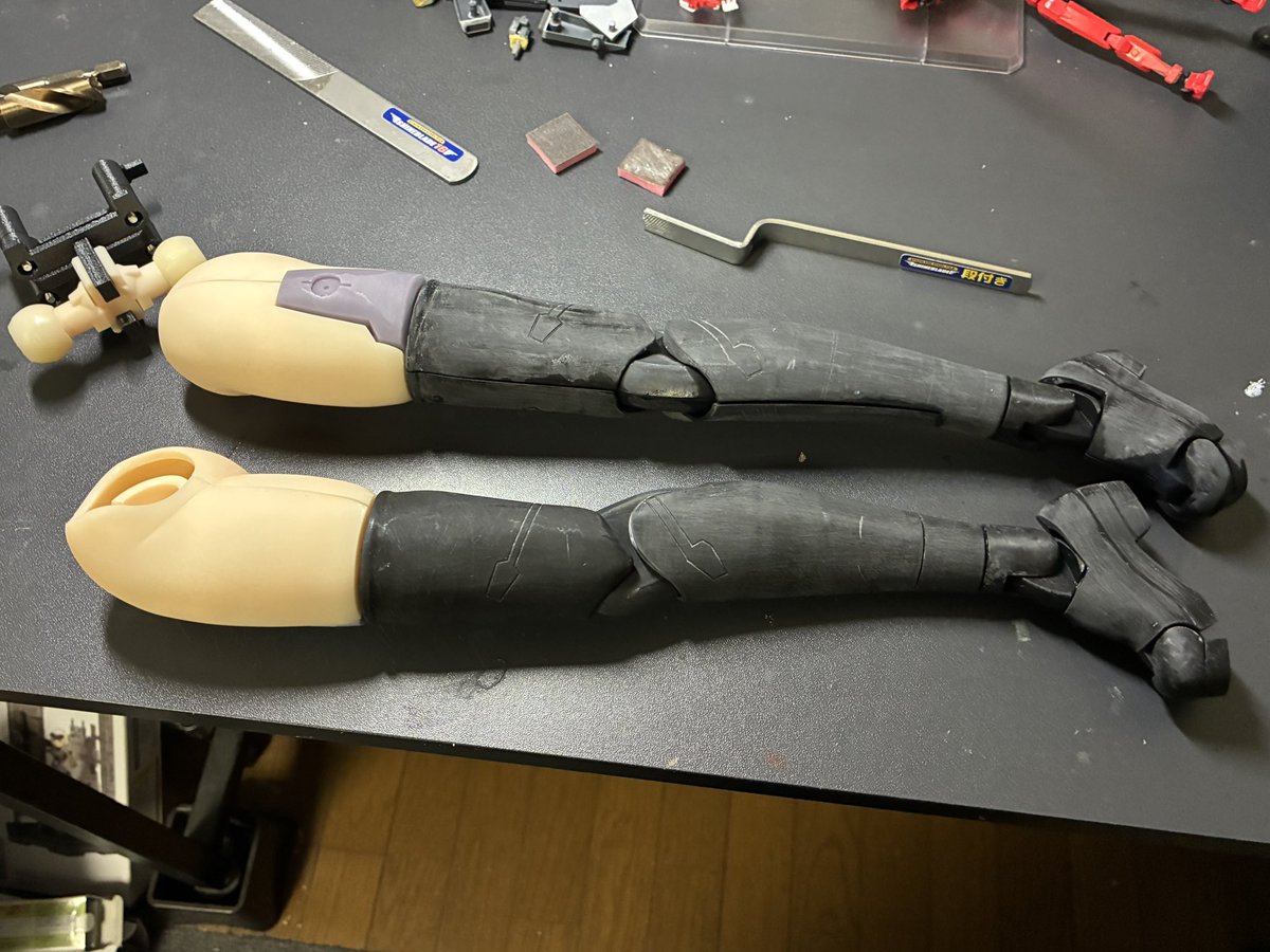 visor_head's tweet photo. #55cm轟雷ガレキを作る 
とりあえず両側の脚仮組みできました
内部で干渉起こしてハマらないところがあるので調整必須ですね
脚はボールジョイント接続ですが、このままだと入る気がしないです^_^;
大体の表面処理も行いましたが、シャインブレードと240番使ってやっと… https://t.co/pOsaeZqdGK