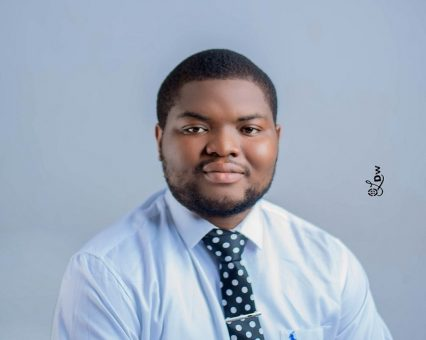 TheNationNews's tweet photo. Meet 25-year-old Emmanuel Oyelami with 9 A1s in WAEC, First Class UI Law, First Class Law School https://t.co/1p9yj8y1Lo https://t.co/54pm7mnd3E
