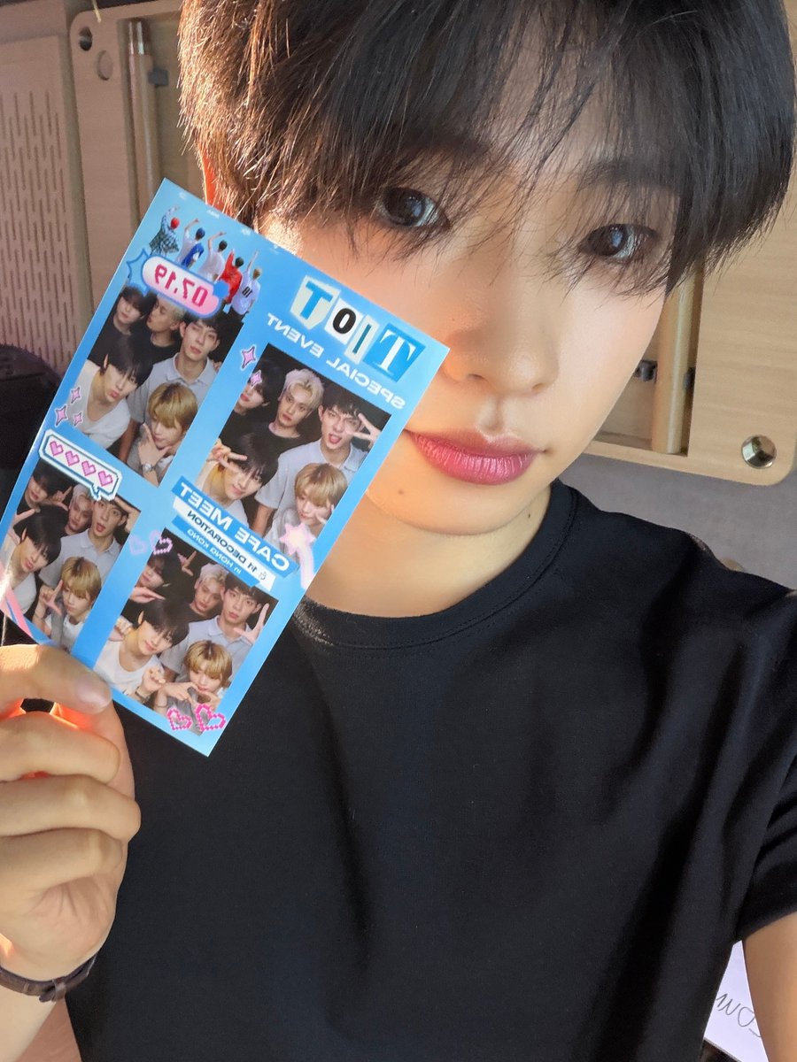 TIOT_NOW's tweet photo. [#예찬]   
홍콩 단체 네컷📸

#TIOT #티아이오티 
#신예찬 #SHINYECHAN https://t.co/utLXvp1VWc
