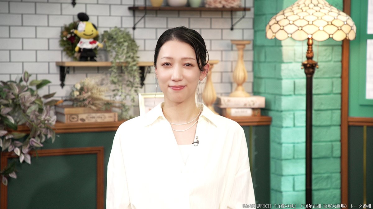 jidaigekich's tweet photo. ＼明日放送✨／

#華麗なる宝塚歌劇の世界
📺7/20㊊㊗ よる10時
『白鷺の城』（'18年 宙組・宝塚大劇場）
番組ゲスト #真風涼帆

千年にわたり転生を繰り返す
陰陽師と妖狐の宿縁を描く✨

本編前後のトークでは当時の思い出を
たっぷり語る🙌

#星風まどか #芹香斗亜

https://t.co/vAB2LoBI8n https://t.co/9eKXE5szh8