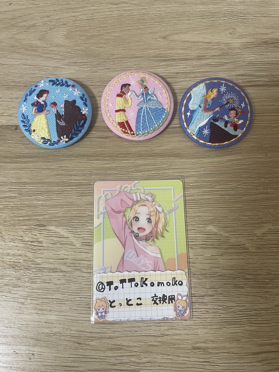ToTToKomoko's tweet photo. ディズニー　ウエハース　刺繍缶バッジ
交換
求 缶バッジ
2弾⭐️ラプンツェル> スティッチ> 1弾アラジン
譲写真のもの
缶バッジとの比率はNは3〜4⇄ 1
レアは 1⇄ 1です。

⭐️ラプンツェルを含んだ交換のみ https://t.co/De17WckA2Y