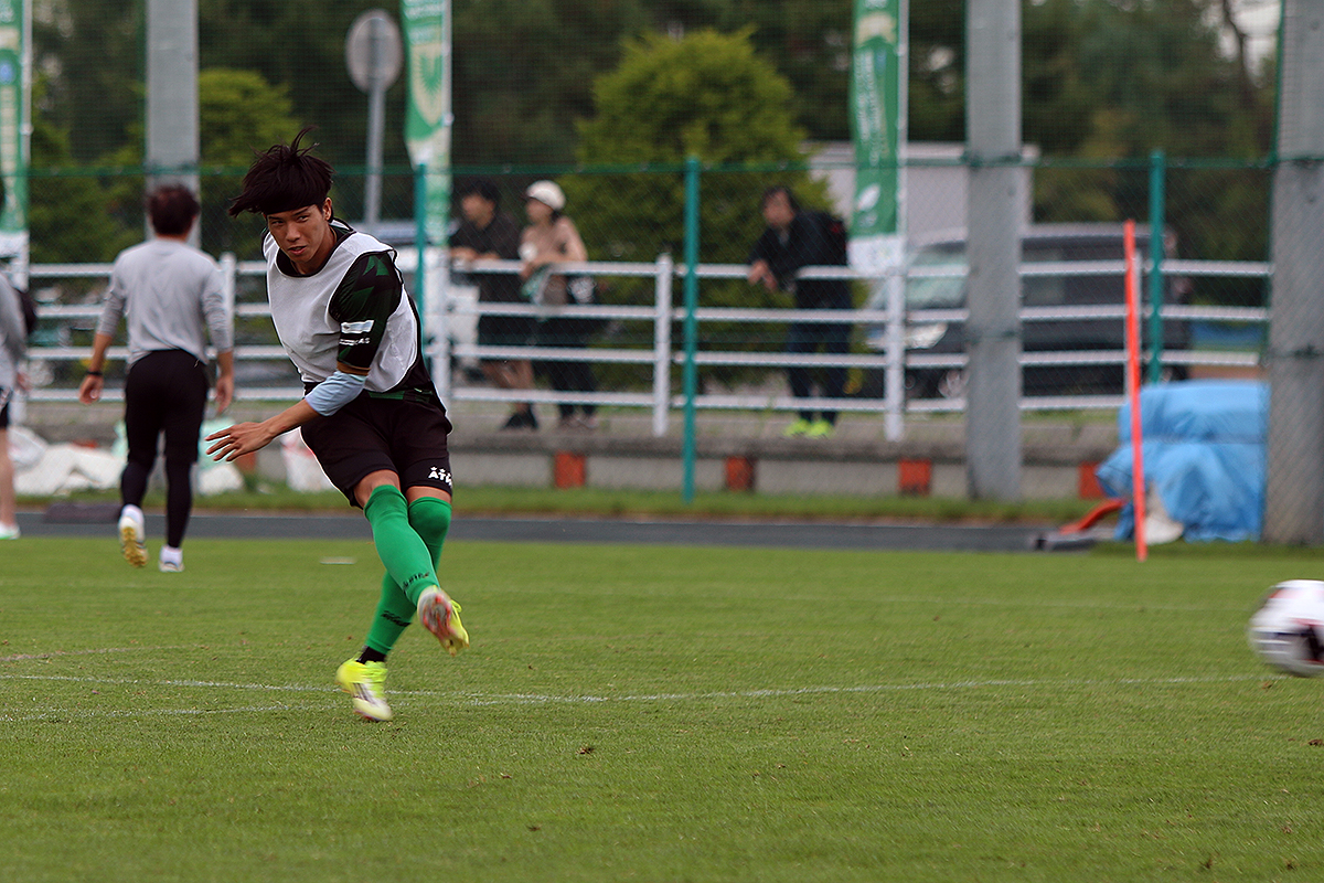 ardbeg27's tweet photo. ⚽️トレーニング取材📸

#東京ヴェルディ の北斗市キャンプ10日目(7/19)

オフ明け2部練の⛅️午後練習3⃣

居残りのシュート練習🎯

#verdy https://t.co/87BwaweFIK